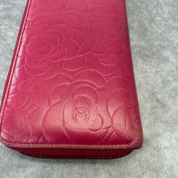 Chanel Camelia Embossed Pink Leather Zippy Wallet - Picture 9 of 15